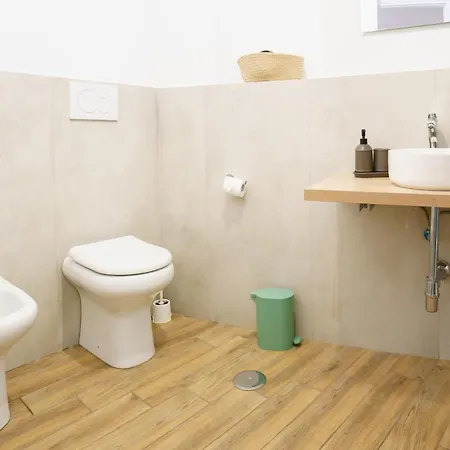 Simi Palombini, Con Giardino Vakantiehuis *